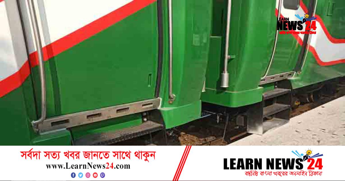 প্লাটফর্মের কার্নিশে ঘর্ষণে আটকে গেল ট্রেন, অতঃপর… প্লাটফর্মের কার্নিশে ঘর্ষণে আটকে গেল ট্রেন, অতঃপর…