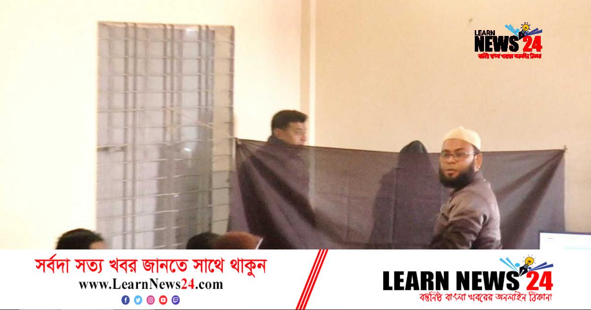 আঙুলের ছাপ ভোটারের, ইভিএমে ভোট দিলেন এজেন্ট!