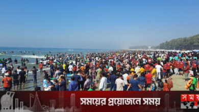 ছুটির দিনে পর্যটকে মুখর কক্সবাজার সমুদ্র সৈকত