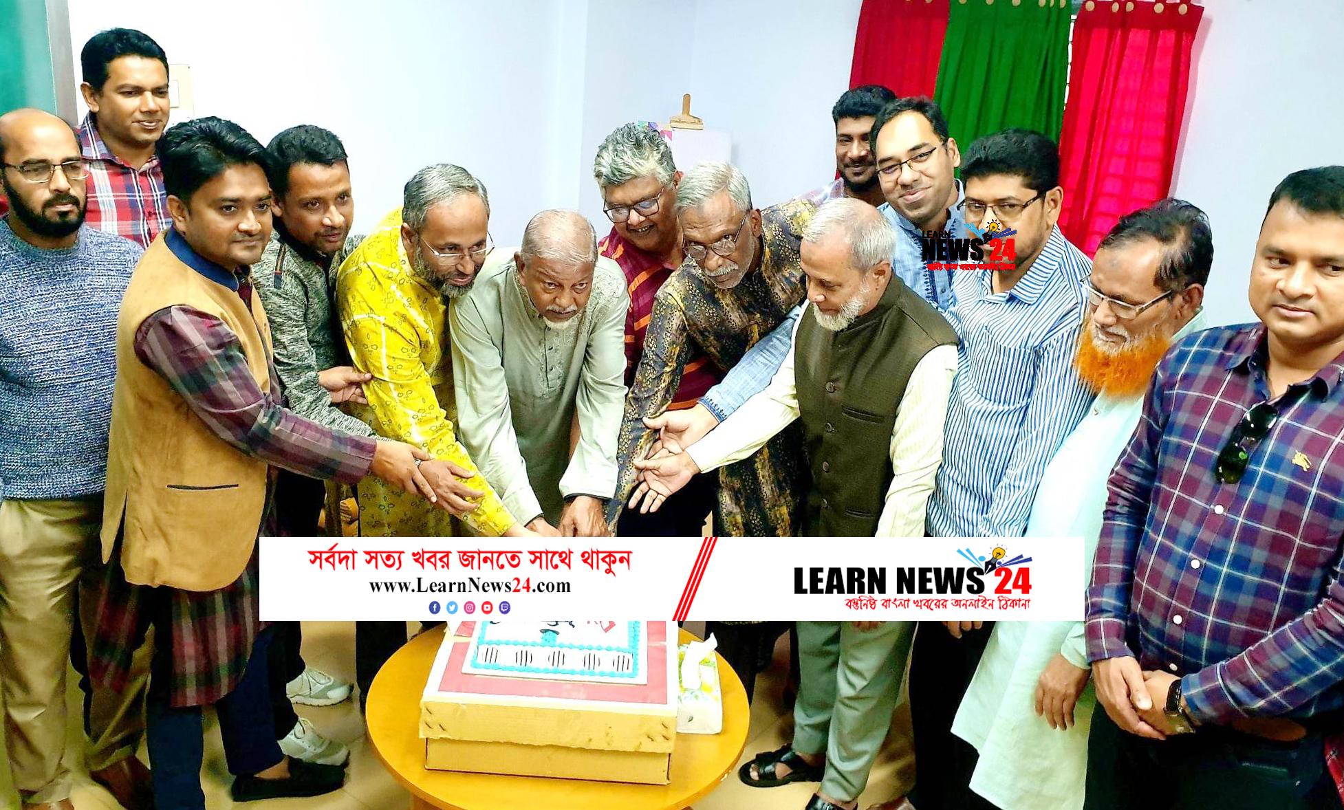 তৃতীয় বর্ষে দৈনিক ফেনী, কেক কেটে প্রতিষ্ঠাবার্ষিকী পালন