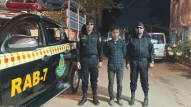 ফেনীর মহিপালে ৪৩ কেজি গাঁজাসহ মাদক বিক্রেতা আটক, প্রাইভেটকার জব্দ