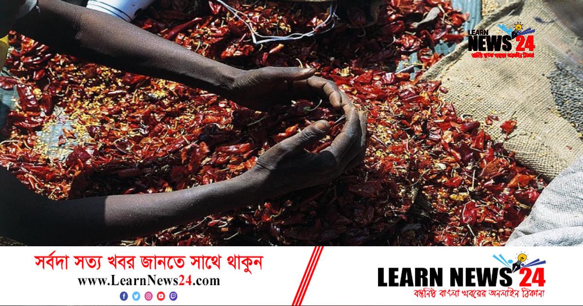 চোখে মরিচের গুঁড়ো ছুড়ে ২ কুখ্যাত বন্দির পলায়ন চোখে মরিচের গুঁড়ো ছুড়ে ২ কুখ্যাত বন্দির পলায়ন