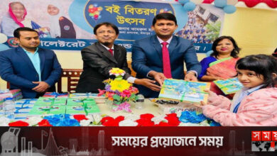 চাঁদপুরে নতুন বই পেয়ে উচ্ছ্বসিত শিক্ষার্থীরা