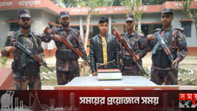 জুতার মধ্যে এক কেজি সোনা!