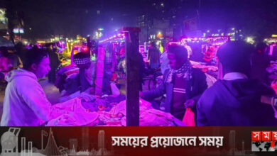 ‘দেইখ্যা লন, বাইছা লন একদাম ৫০, একদাম ১০০’