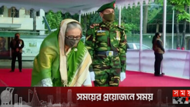 বঙ্গবন্ধুর প্রতিকৃতিতে প্রধানমন্ত্রীর শ্রদ্ধা