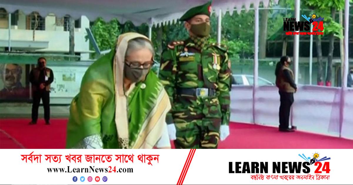 বঙ্গবন্ধুর প্রতিকৃতিতে প্রধানমন্ত্রীর শ্রদ্ধা
