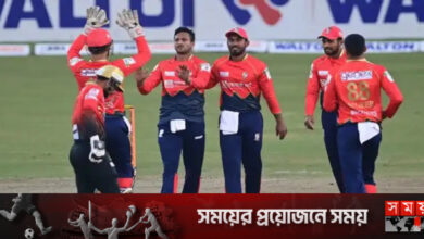 হাড্ডাহাড্ডি লড়াইয়ের ম্যাচে ফিল্ডিংয়ে বরিশাল
