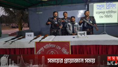 ঝিনাইদহে ৪ স্বর্ণের বার ও ৪ এয়ারগান উদ্ধার