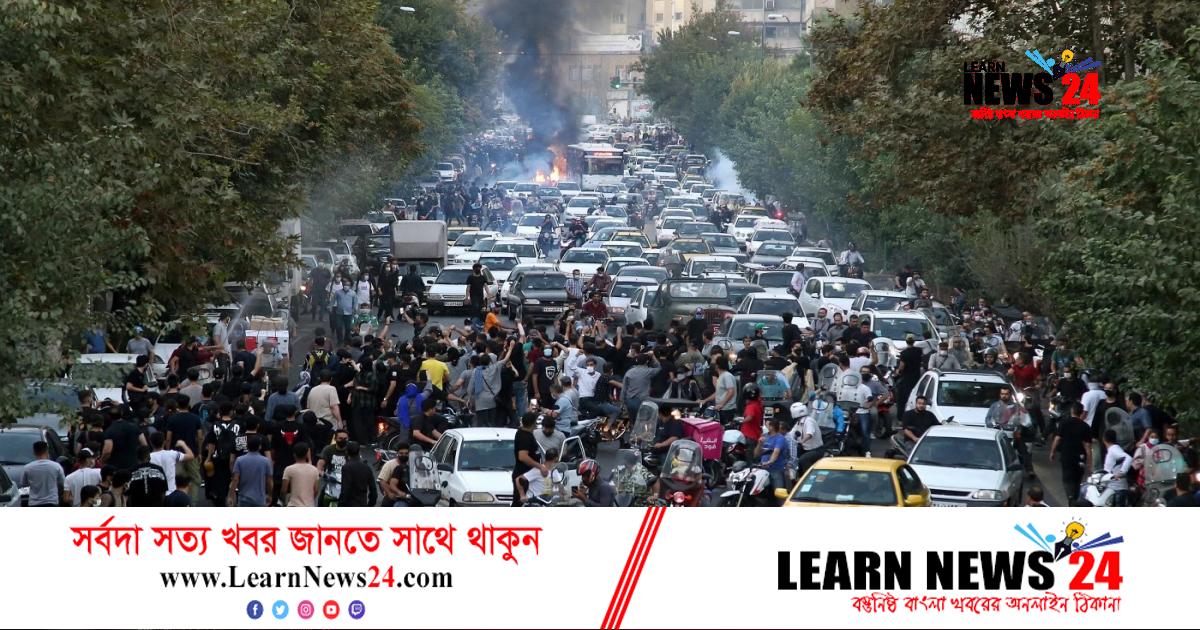 বিক্ষোভ মোকাবিলার কৌশল নিয়ে বিভক্ত ইরান বিক্ষোভ মোকাবিলার কৌশল নিয়ে বিভক্ত ইরান