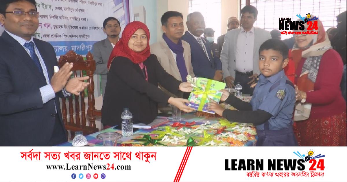 নববর্ষে নতুন বইয়ে খুশি রাইসারা