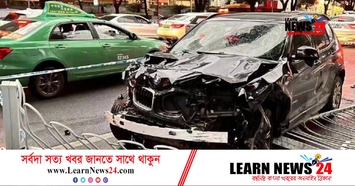 পথচারীদের ওপর গাড়ি তুলে দিল চালক, নিহত ৫ পথচারীদের ওপর গাড়ি তুলে দিল চালক, নিহত ৫