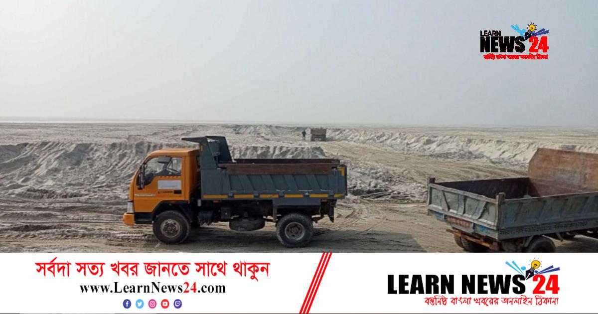 পদ্মায় অবাধে বালু উত্তোলন, হুমকিতে নদী রক্ষাবাঁধ পদ্মায় অবাধে বালু উত্তোলন, হুমকিতে নদী রক্ষাবাঁধ