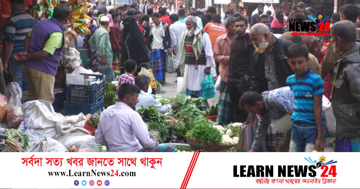 ব্যস্ত সড়কেই চলছে বেচাকেনা ব্যস্ত সড়কেই চলছে বেচাকেনা