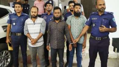 সস্ত্রীক পুলিশ সদস্যকে জিম্মি করে মুক্তিপণ আদায়ের ঘটনায় গ্রেপ্তার ৩ সস্ত্রীক পুলিশ সদস্যকে জিম্মি করে মুক্তিপণ আদায়ের ঘটনায় গ্রেপ্তার ৩