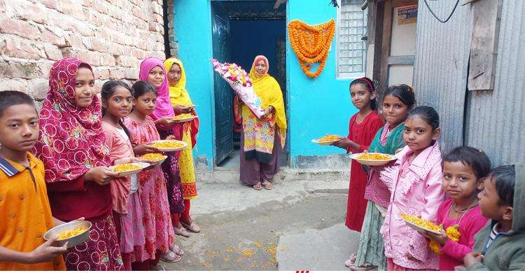 হতদরিদ্র লাকির মুখে হাসি ফোটালেন মেয়র হতদরিদ্র লাকির মুখে হাসি ফোটালেন মেয়র