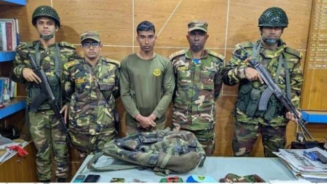 ফেনীতে বাংলাদেশ সেনাবাহিনীর ভুয়া সেনা সদস্য গ্রেপ্তার